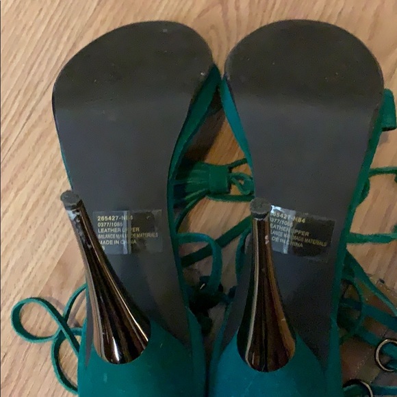 Colin Stuart suede green lace up tassel sandals - Picture 4 of 4
